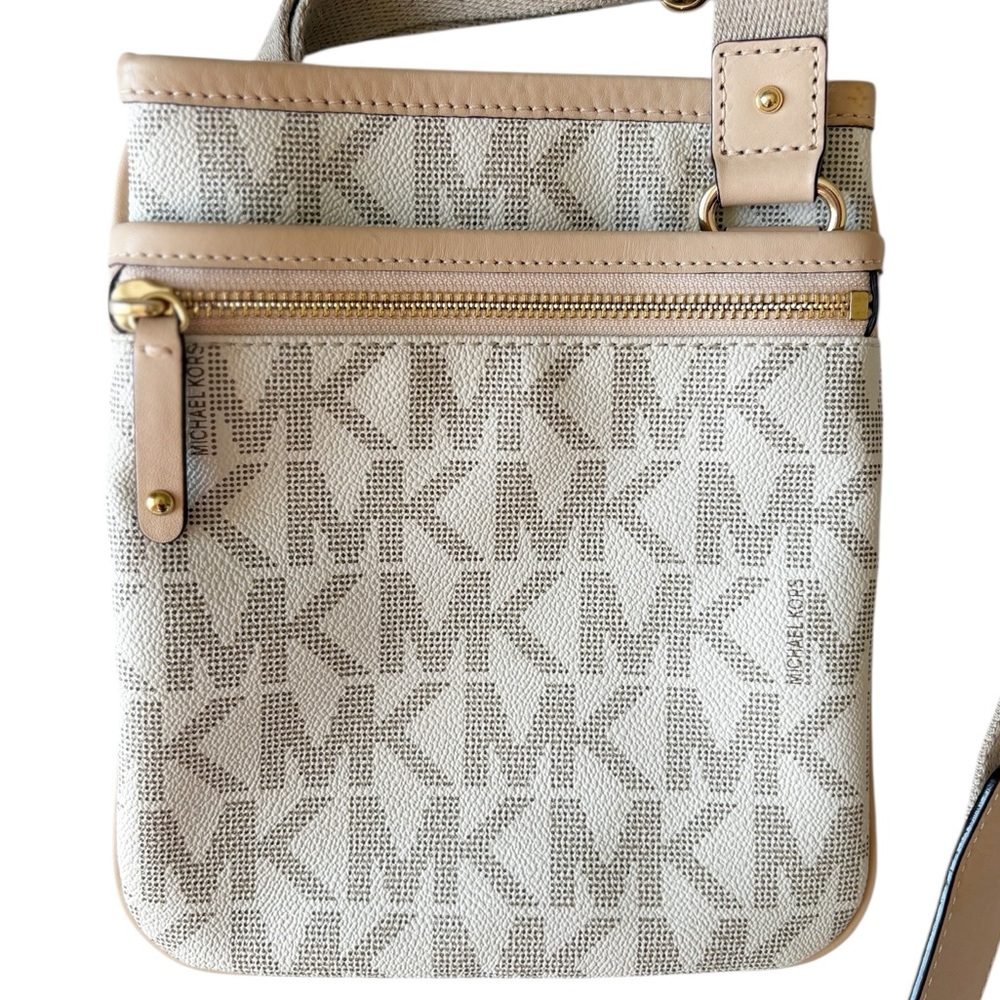 Michael Kors Jet Set Travel Vanilla Cream Crossbody Bag